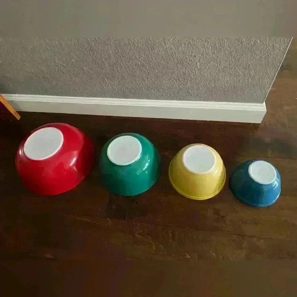 Vintage Mid Century Pyrex Nesting Mixing Bowl Set In Primary Colors
